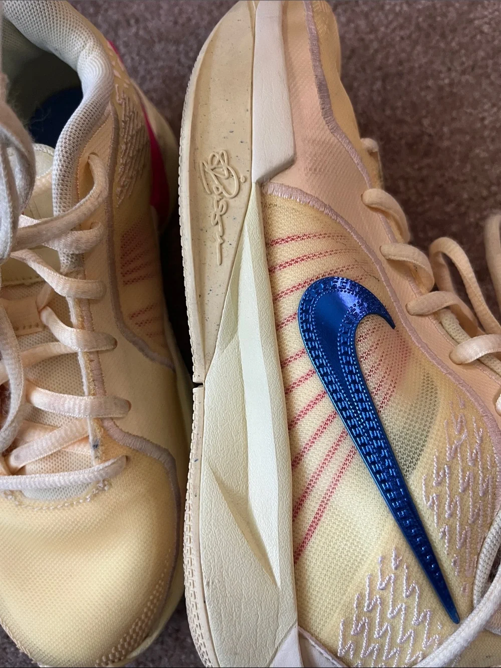 Nike Sabrina 2 Anyone 2.5 youth, yellow sneakers metallic blue & hot pink swish